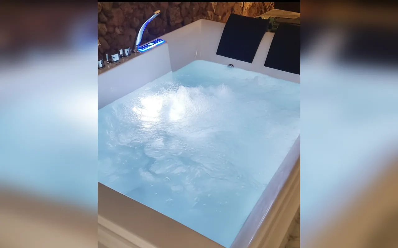 Camera con bagno privato — Suite San Giovanni, Gela (Sicilia) (foto 34)